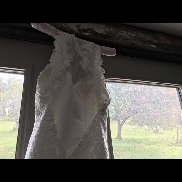 BRIDAL GOWN - NEVER WORN - Picture 2 of 6